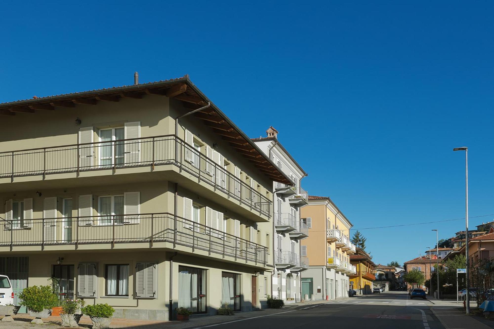 Appartamenti Rocca - Cav La Casa Di Rosa Monforte dʼAlba Exteriör bild